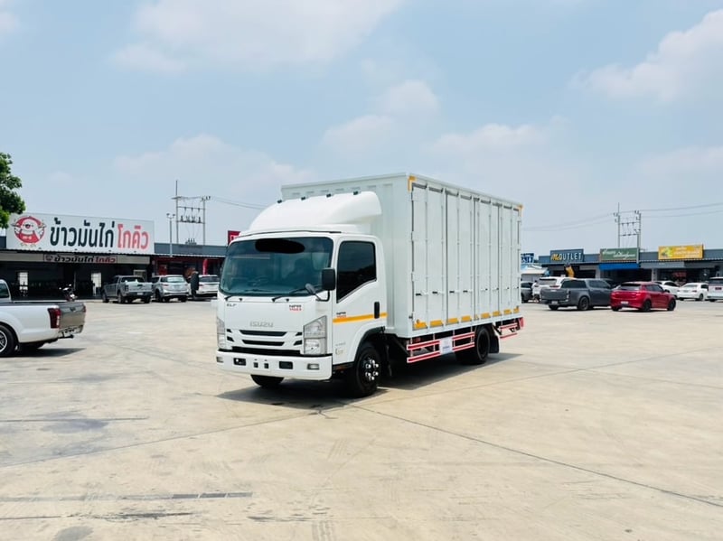 ISUZU NPR 150 แรง 6ล้อตู้เเห้ง 10 บาน