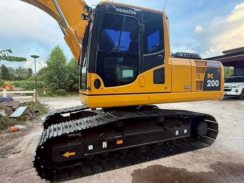 Komatsu PC200-8MO จอเหลือง กล้องหลัง