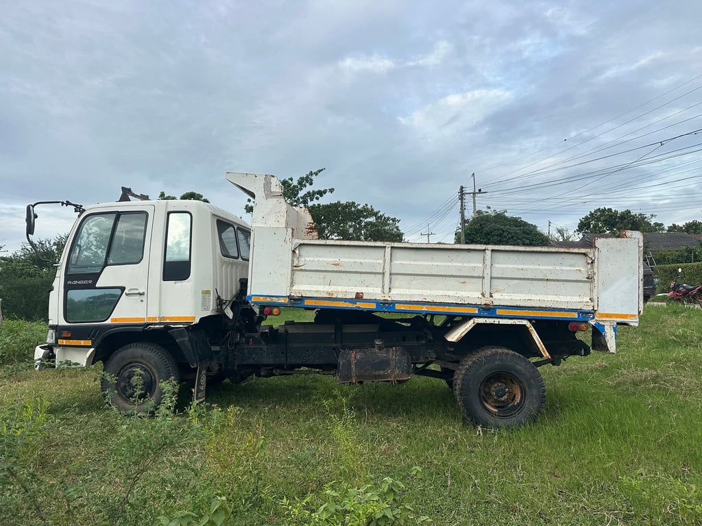 6ล้อดั้มพ์ HINO.H07C (210 ) ยาง.825-16 ปี 2522 6ล้อดั้มพ์ HINO.H07C (210 ) ยาง.825-16 ปี 2522