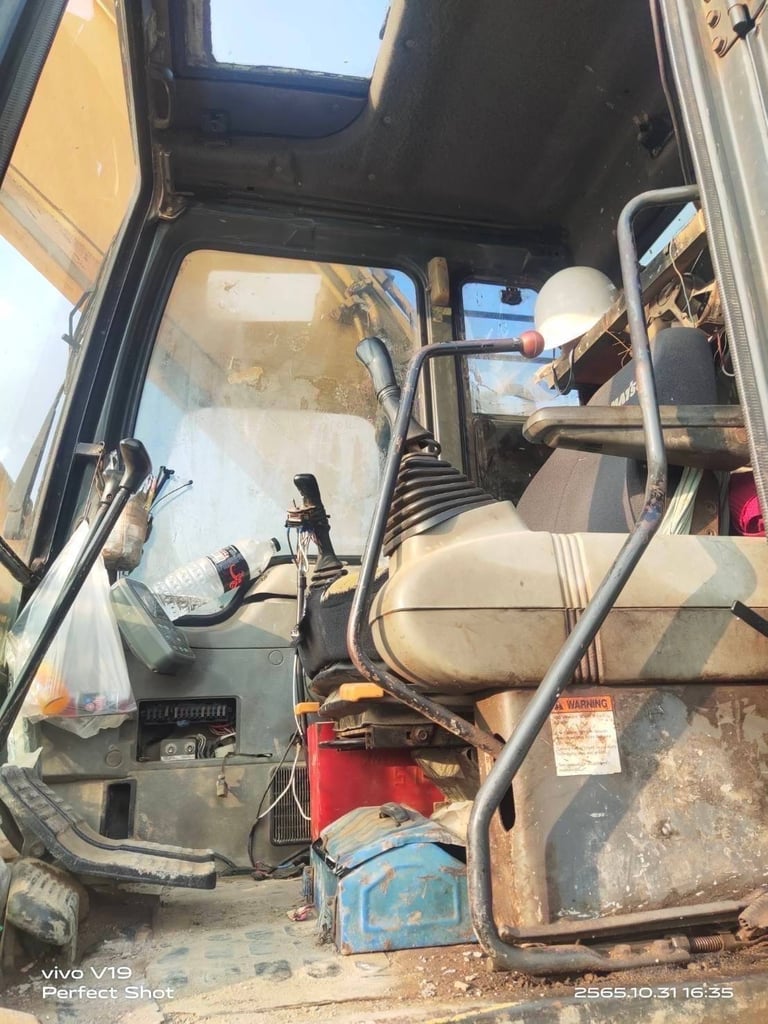 KOMATSU PC400-6 ไวโบ บูมยาว 16 เมตรปักได้ KOMATSU PC400-6 ไวโบ บูมยาว 16 เมตรปักได้