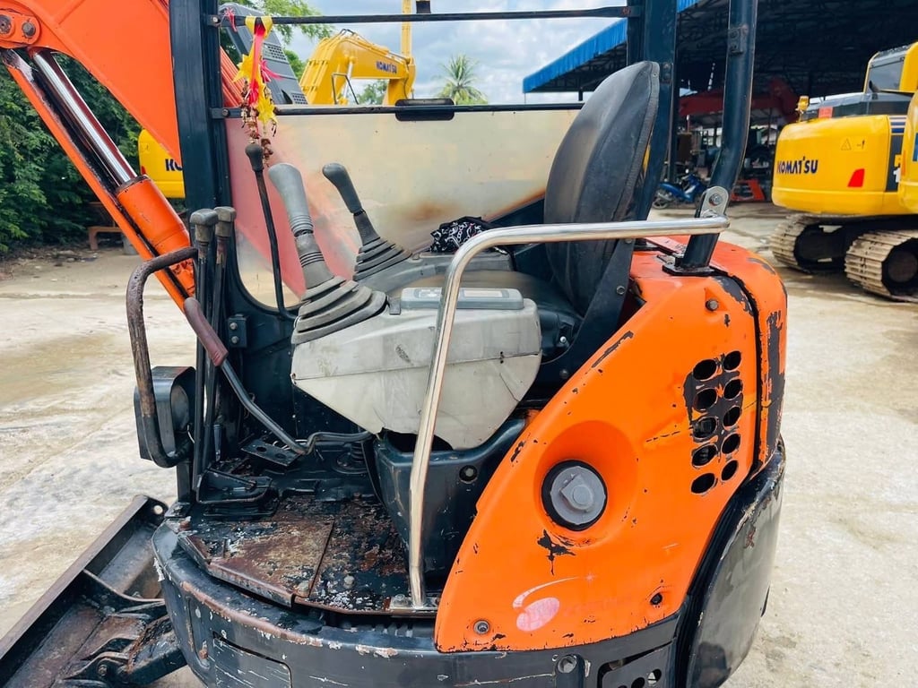 Hitachi ZX30UR ระบบดี เครื่องปั๊มแห้ง เอกสารอินวอย ราคา 285,000 บาท 📞 094-653-6339 อิฐ รับซื้อ-ขาย-แลกเปลี่ยน-รถ?