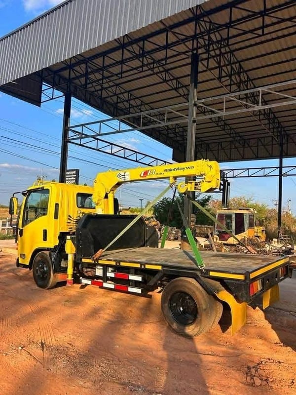 ISUZU NMR 130 ติดเครน 2.3ตัน 4 ล้อพื้นเรียบ ISUZU NMR 130 ติดเครน 2.3ตัน 4 ล้อพื้นเรียบ