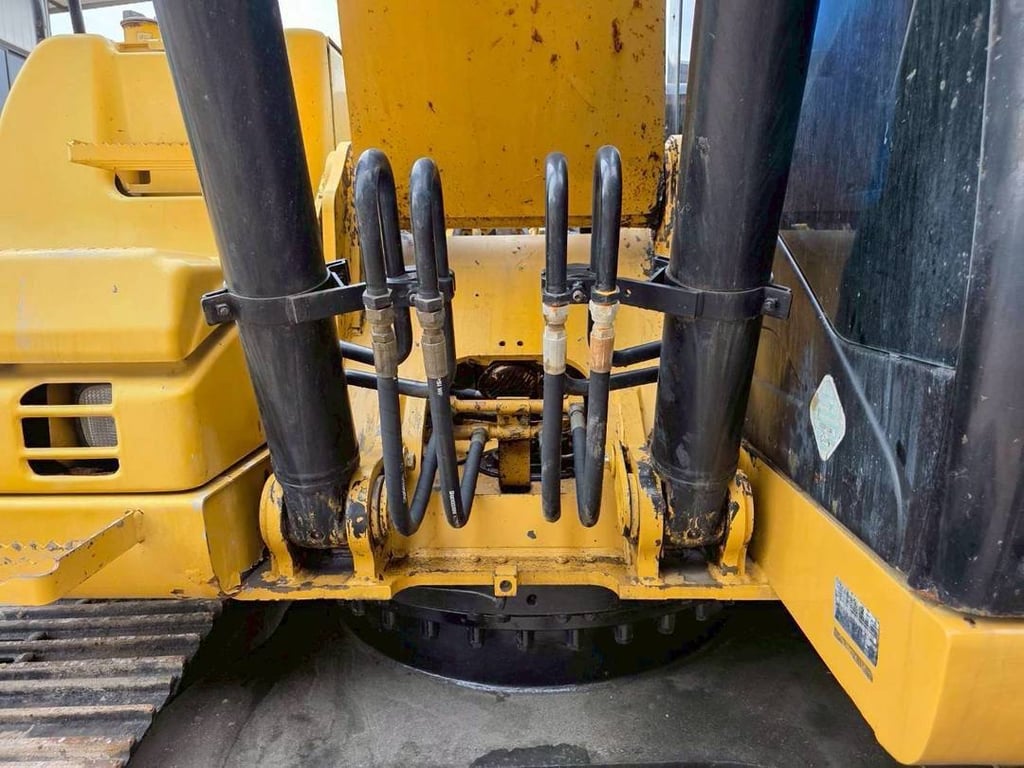 CAT320D พร้อมใช้งาน CAT320D พร้อมใช้งาน