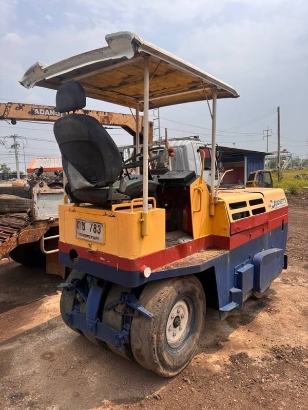 รถบด 4 ตัน Sakai tv40h  พร้อมใช้