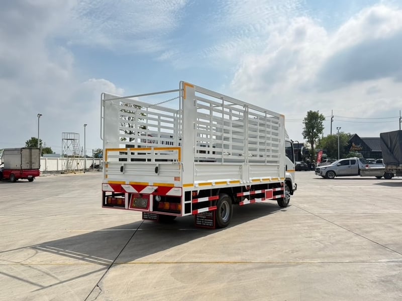 ISUZU FRR 210 ปี 2565 กะบะเหล็กคอก เปิดได้รอบ
