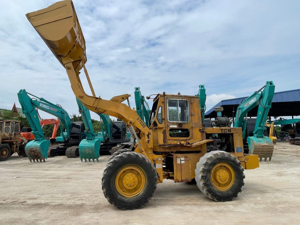 TCM รถตักแขนยาว เครื่อง-ปั๊มดี  