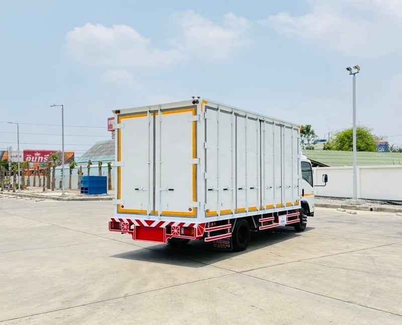 ISUZU NPR 150 ตู้เเห้ง 10 บานเปิด ได้รอบ ISUZU NPR 150 ตู้เเห้ง 10 บานเปิด ได้รอบ
