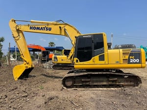 PC200-8MO จอเหลือง กล้องหลัง เครื่องปั้มแห้ง