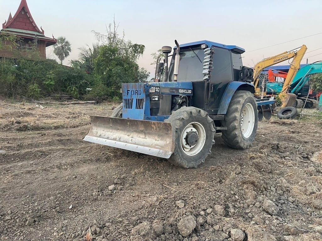 รถไถ FORD 6640 นิวฮอร์แลนด์ 2 เพลา เล่มทะเบียน