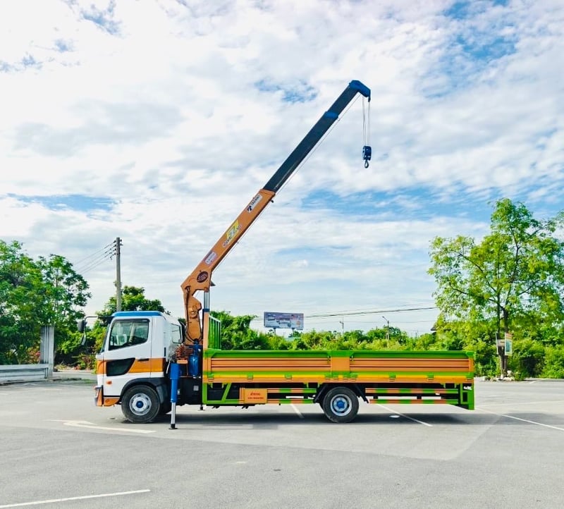HINO FC2AB เครื่อง AO5C (รถประกอบติดเครน) เครื่อง 4 สูบ 240 แรง HINO FC2AB เครื่อง AO5C (รถประกอบติดเครน) เครื่อง 4 สูบ 240 แรง