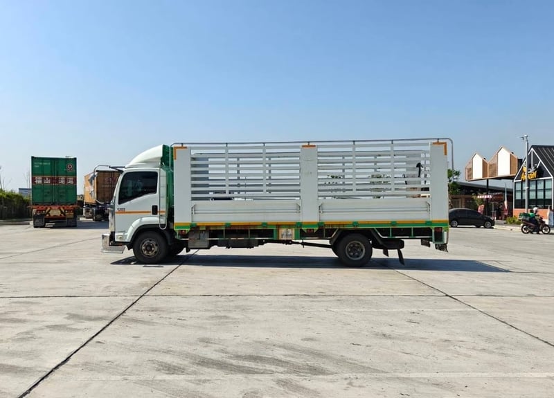 ISUZU FRR 210 ยาว 6.50 เมตร ไมล์ 383,985 กิโล ปี 2559 ISUZU FRR 210 ยาว 6.50 เมตร ไมล์ 383,985 กิโล ปี 2559