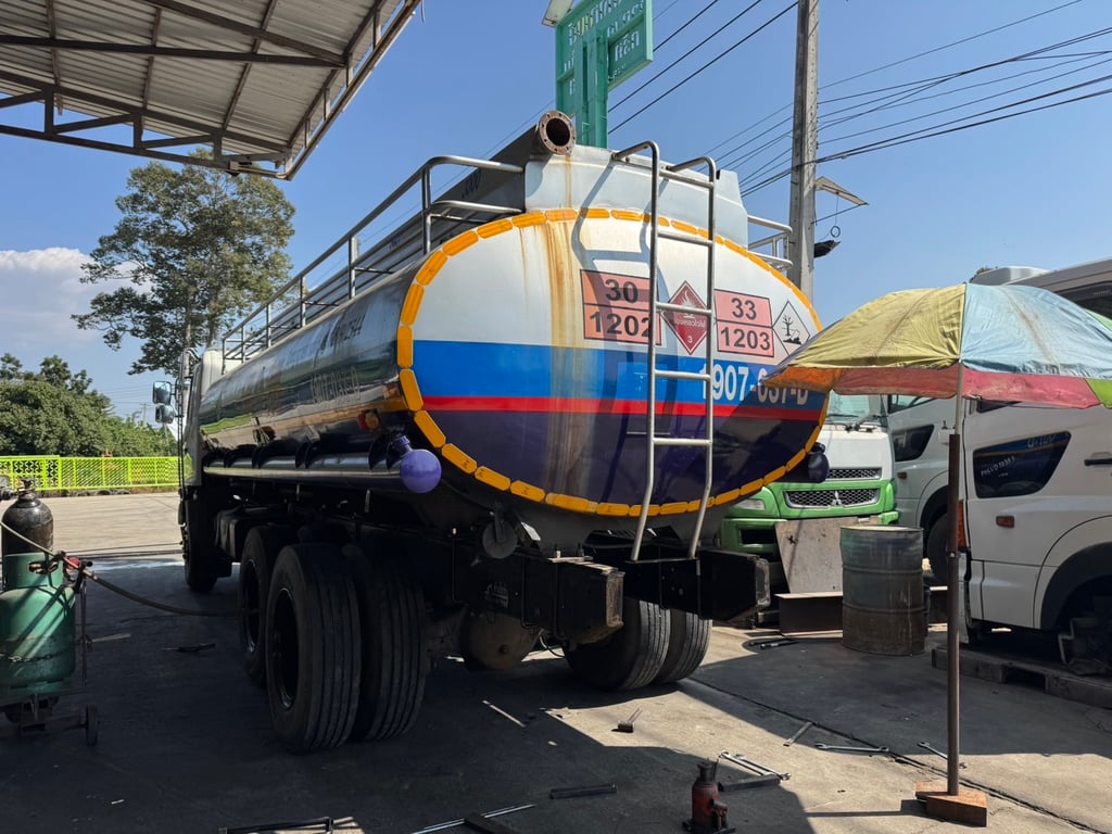 HINO FM1J เครื่อง 320 แรง ปี 2559 บรรทุกน้ำ  ติดตั้งแท็งใหม่ 