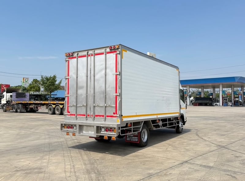 เข้าใหม่❗️ไมล์ 2 หมื่น❗️NEW FRR 190 ปี 2565  6ล้อตู้เย็น