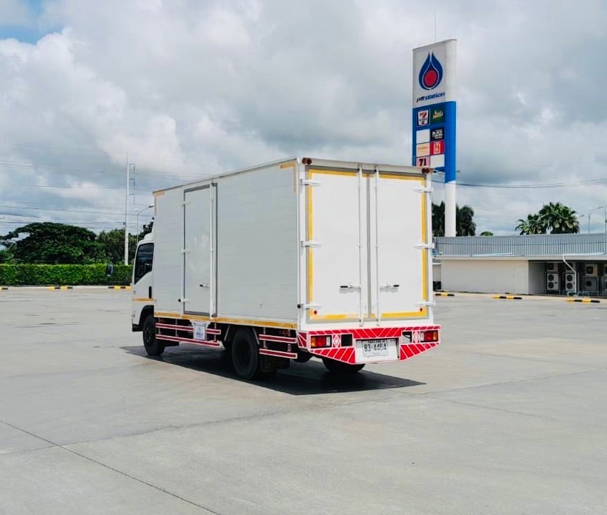 6ล้อ NEW NPR 150 ตู้ 3 บาน ยาว 5 เมตร ไฟหน้าโปรเจคเตอ์  ไมล์ 21,448 กิโล ปี2566