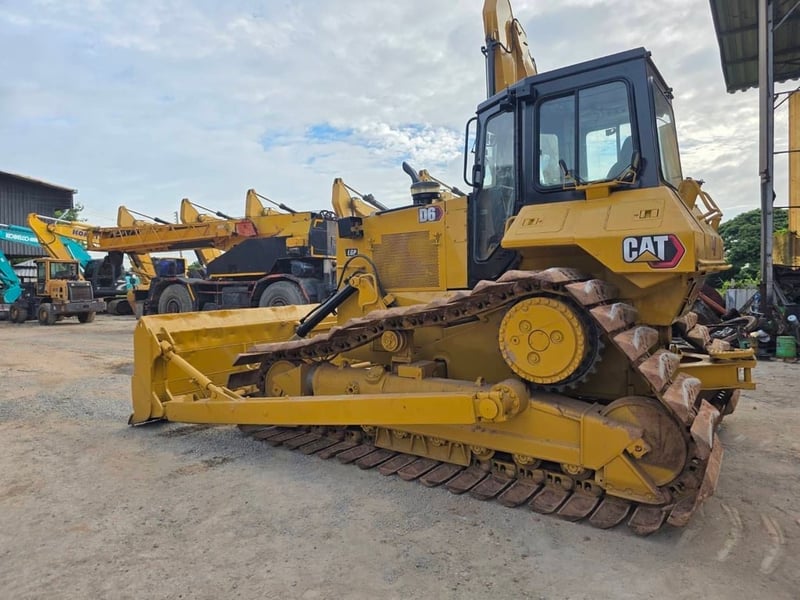 แทรกเตอร์ D6M ช่วงล่างดี เก๋งแอร์  เล่มทเบียน