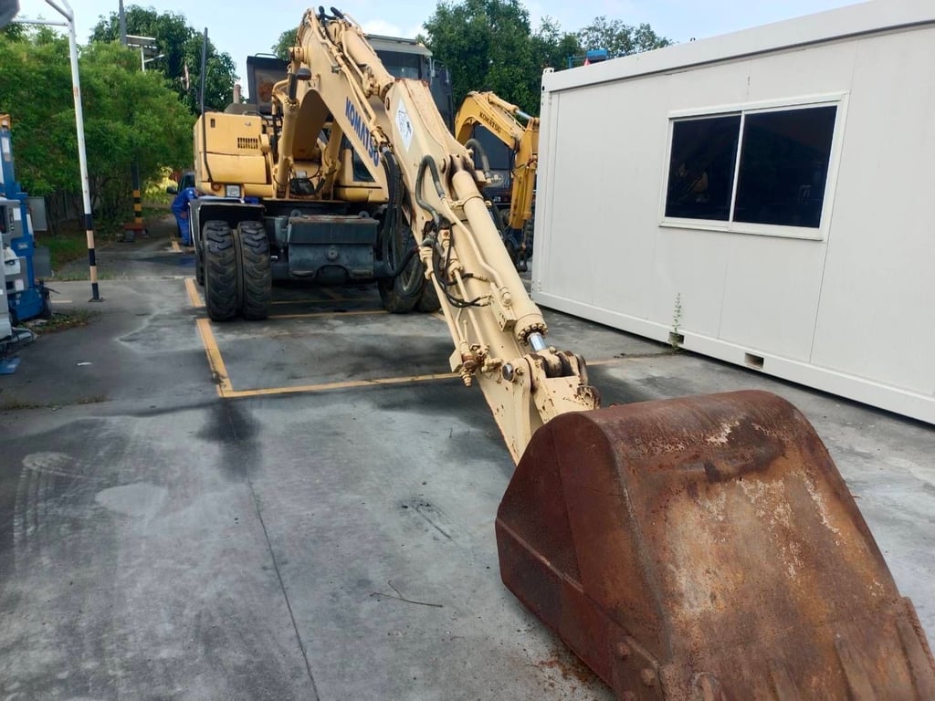 PW130-7 เล่มทะเบียน (เก่านำเข้า) มีลายหัวเจาะ 