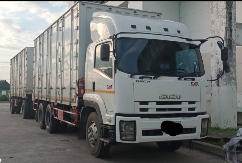 ISUZU 300 แรง พ่วงแม่ลูกตู้แห้ง 10 บาน ยาว 6.50  เมตร