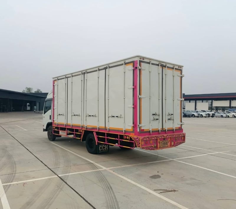 ISUZU NPR 150 แรง 6ล้อตู้เเห้ง  10 บาน