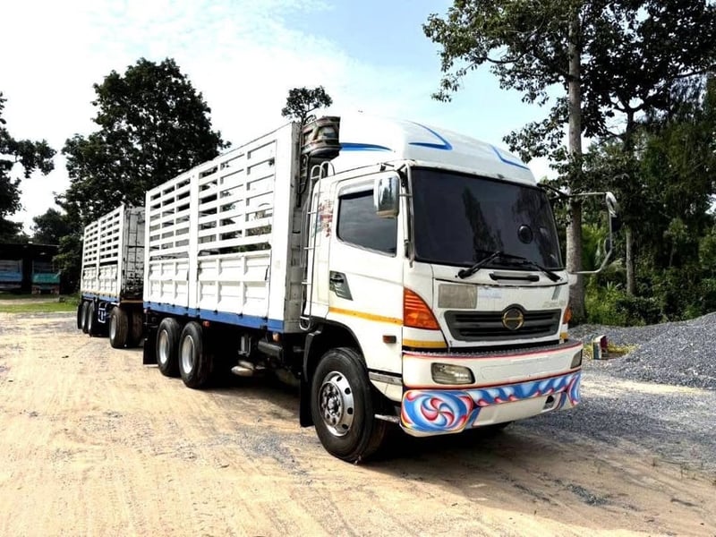 HINO 320 แรง พ่วงแม่ลูก (ไม่ดั้มพ์)  คอกเกษตรใส่ของ 33 ตัน 