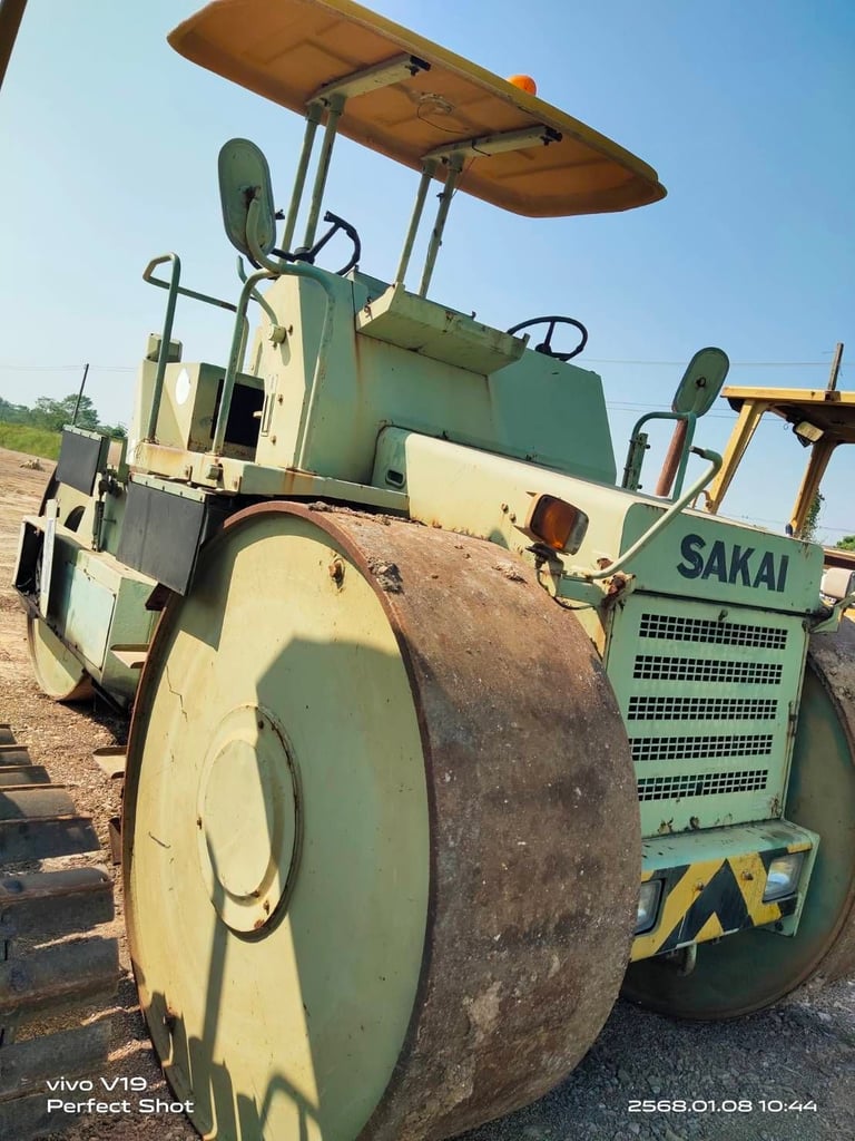 รถบด  SAKAI R2  สามล้อเหล็ก เครี่อง-เกียดี
