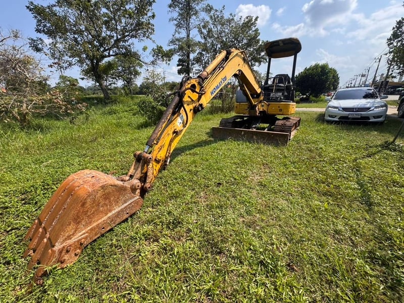 PC40MR-2 รถพร้อมใช้ เล่มทะเบียน PC40MR-2 รถพร้อมใช้ เล่มทะเบียน