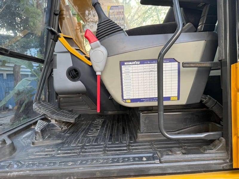 Komatsu PC 130-8 MO จอเหลืองกล้องหลัง Komatsu PC 130-8 MO จอเหลืองกล้องหลัง