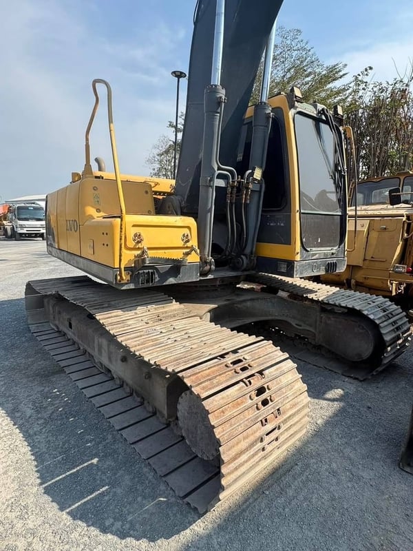 Volvo Ec210B  บูมยาวแท้ 16 ม. เล่มทะเบียน