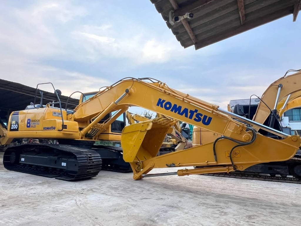 Komatsu Pc200-8Mo กล้องหลัง  บุ้งกี๋ +หัวแย๊กครบชุด Komatsu Pc200-8Mo กล้องหลัง  บุ้งกี๋ +หัวแย๊กครบชุด
