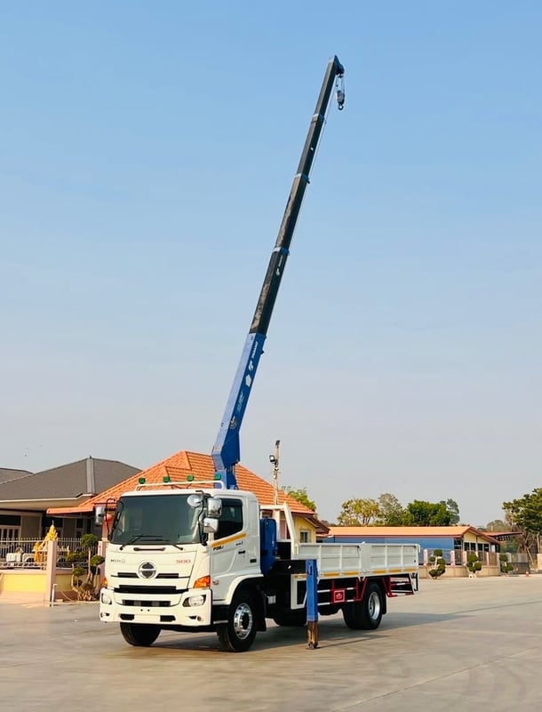 HINO FG8J 240 แรง ติดเครน 5 ตัน