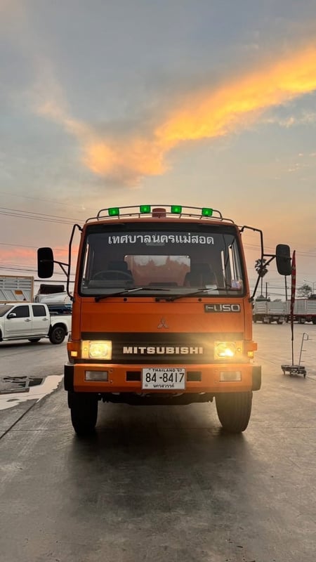 10ล้อ TD 190 แรง บรรทุกน้ำ สวยๆ เดิมๆ 10ล้อ TD 190 แรง บรรทุกน้ำ สวยๆ เดิมๆ