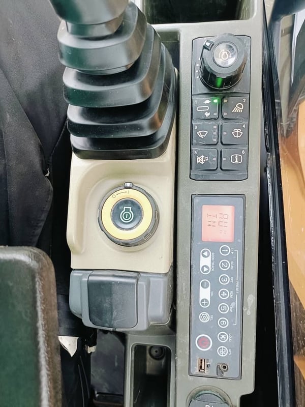 ไมล์ ช.ม 3,000❗️CAT 320GX เล่มทะเบียน ไมล์ ช.ม 3,000❗️CAT 320GX เล่มทะเบียน