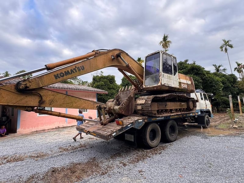 รถแบคโฮ Pc200-5 คอนโทรลสั้น