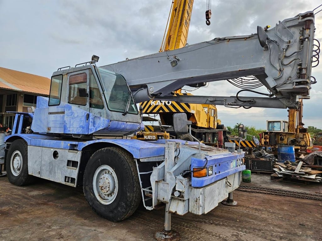 แยกขายเครนพับ ขนาด 25 ตัน ยี้ห้อ WING 250   ยืดได้ 3 ท่อน