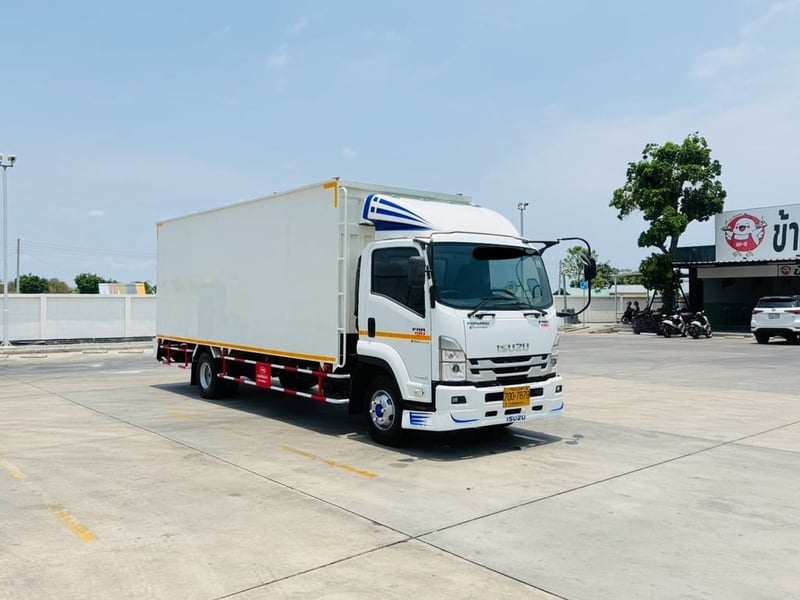 ISUZU NEW FRR190 MT ตู้เเห้ง 3 บาน