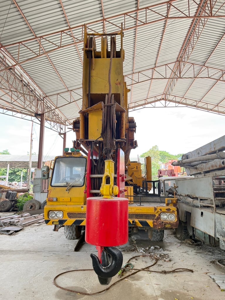 KATO เครน 80 ตัน พร้อมใช้งาน ปี 2548 อิฐ KATO เครน 80 ตัน พร้อมใช้งาน ปี 2548 อิฐ