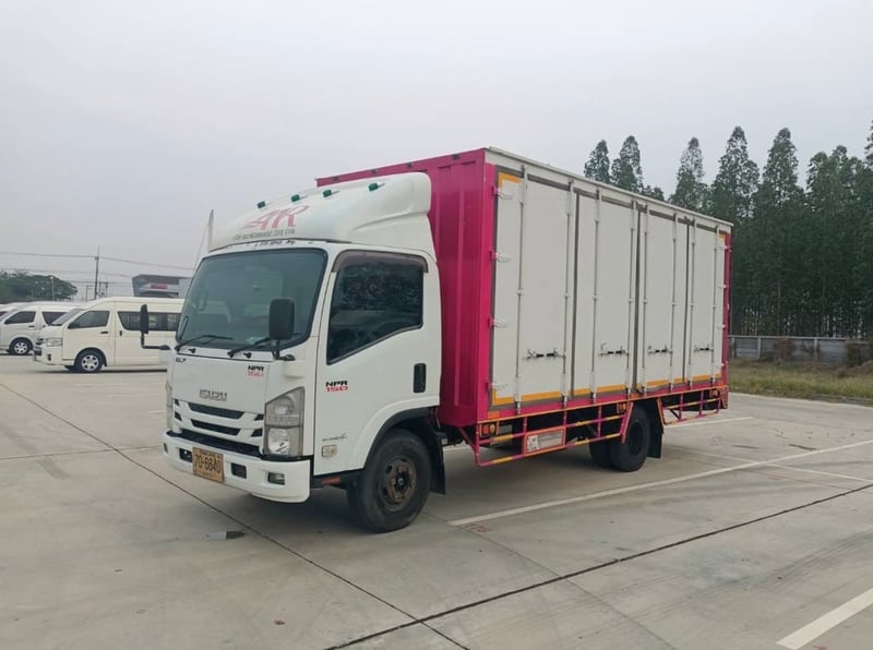 ISUZU NPR 150 แรง 6ล้อตู้เเห้ง  10 บาน