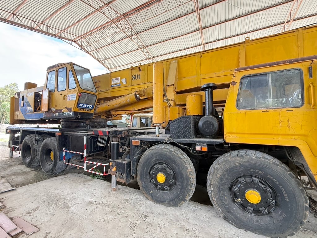 KATO เครน 80 ตัน  พร้อมใช้งาน  ปี 2548 อิฐ KATO เครน 80 ตัน  พร้อมใช้งาน  ปี 2548 อิฐ