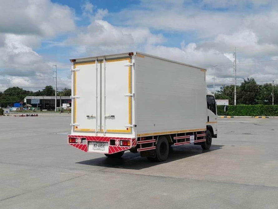 ขายด่วน ( เฉพาะตู้ ) ตู้แห้ง 3 บาน  ยาว 5 เมตร ใส่ NPR 150 มา