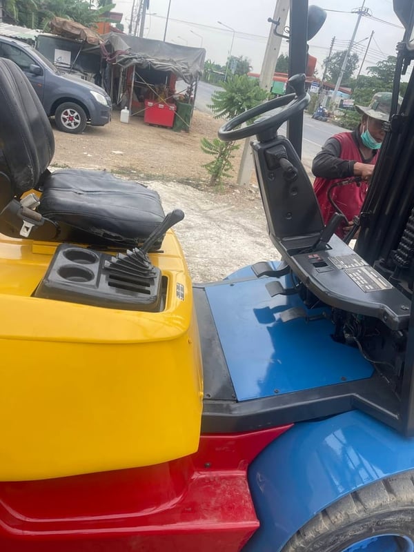 โฟล์คลิฟท์ 3 ตัน ดีเซล เสาทูฟรีเข้าตู้ เครื่องดีระบบพร้อมใช้ โฟล์คลิฟท์ 3 ตัน ดีเซล เสาทูฟรีเข้าตู้ เครื่องดีระบบพร้อมใช้