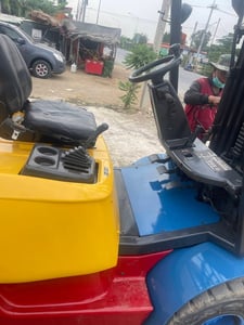 โฟล์คลิฟท์ 3 ตัน ดีเซล เสาทูฟรีเข้าตู้ เครื่องดีระบบพร้อมใช้ โฟล์คลิฟท์ 3 ตัน ดีเซล เสาทูฟรีเข้าตู้ เครื่องดีระบบพร้อมใช้