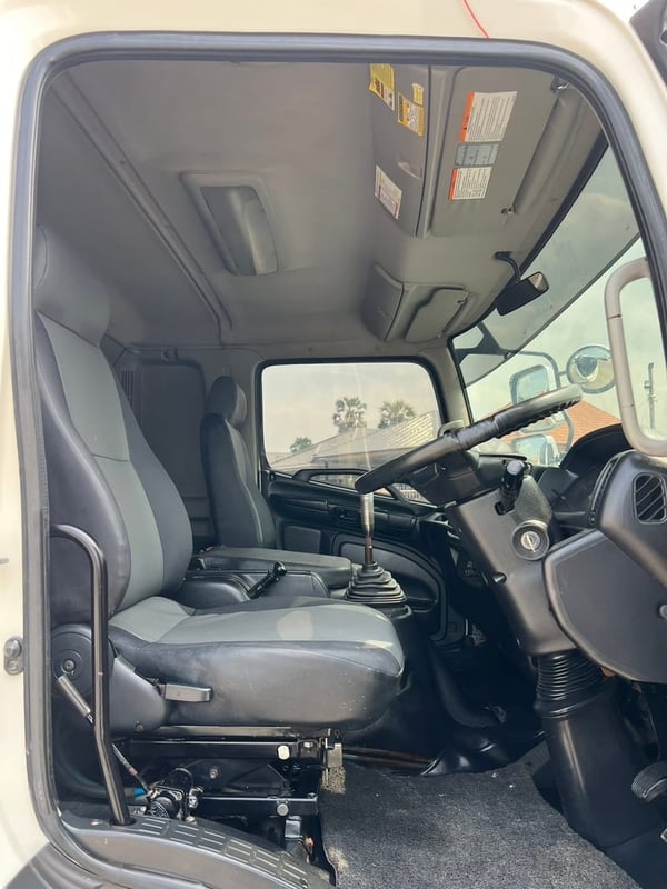 HINO FM2P 380 สองเพลา (เฟืองเร็ว) ติดเครน 5 ตัน HINO FM2P 380 สองเพลา (เฟืองเร็ว) ติดเครน 5 ตัน