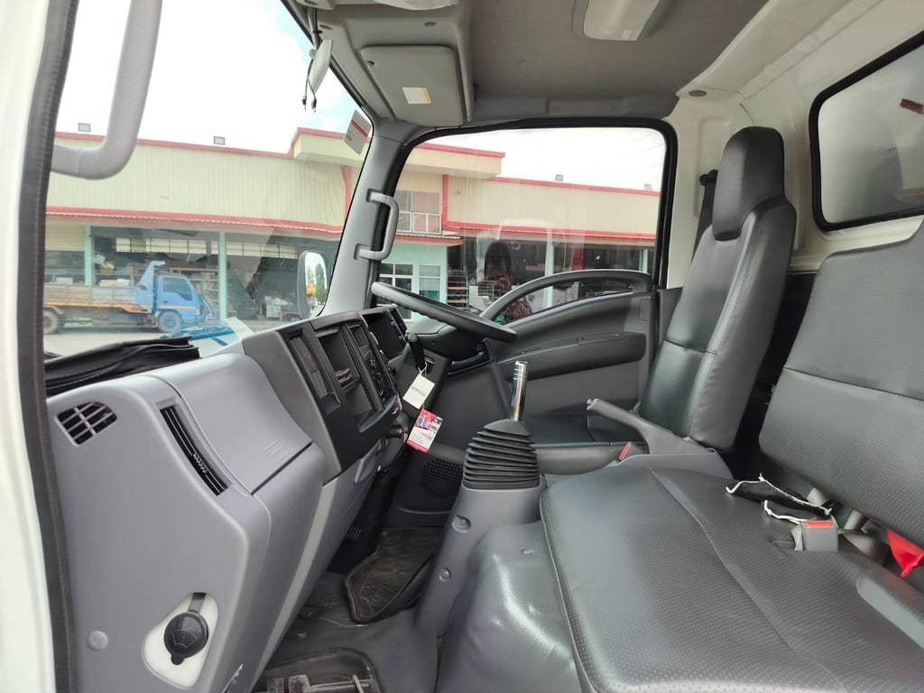 ไมล์ 39,848❗️ISUZU NLR 130 ตู้แห้ง ยาวใน 3.20 เมตร ปี 2567 ไมล์ 39,848❗️ISUZU NLR 130 ตู้แห้ง ยาวใน 3.20 เมตร ปี 2567
