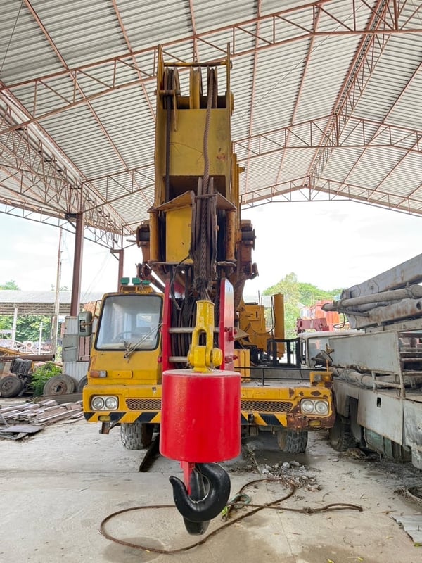 รถเครน KATO. ปี 2548  หนัก 80 ตัน