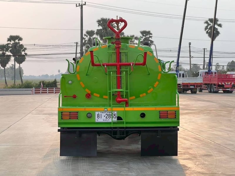 SUZU FTR 200 แรง 6ล้อทุกน้ำ แท็งก์จุ 6000 ลิตร  ไมล์ 13,565