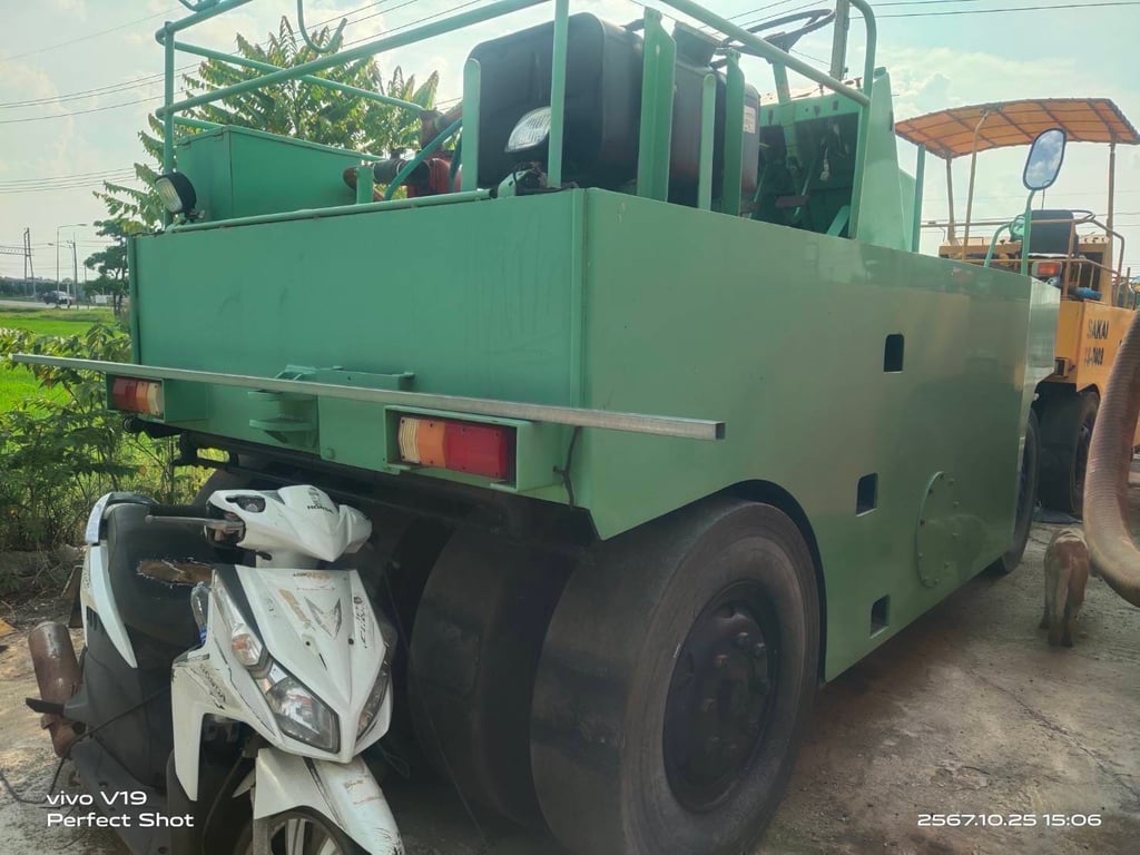 TS7409 SAKAI  รถบทล้อยาง 