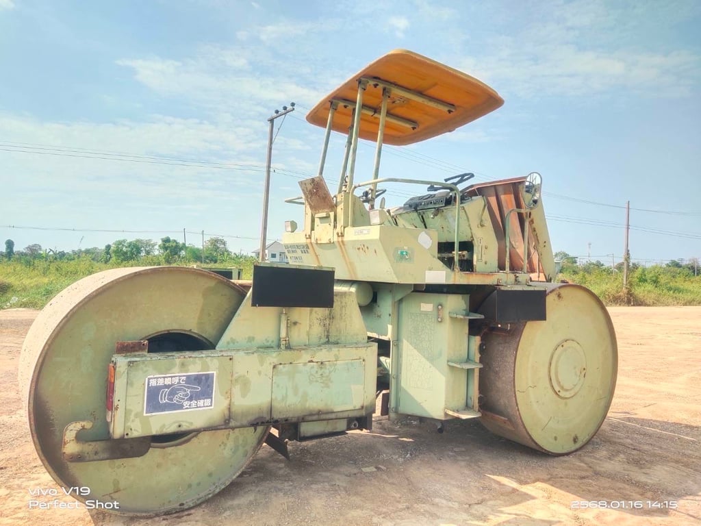 SAKAI R2  รถบด สามล้อเหล็ก
