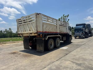 ISUZU 320 เกียร์อีตั้น ดั้มพ์หินทราย ISUZU 320 เกียร์อีตั้น ดั้มพ์หินทราย