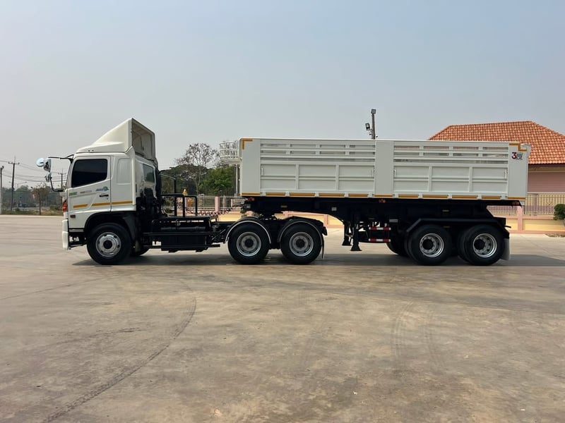 FM2P 380 หัวลากพร้อมหางเซมิดัมพ์ สามมิตร