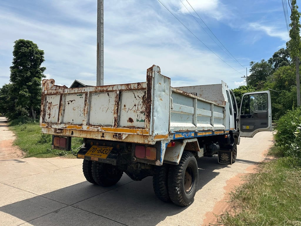 6ล้อดั้มพ์ HINO.H07C (210 ) ยาง.825-16 6ล้อดั้มพ์ HINO.H07C (210 ) ยาง.825-16