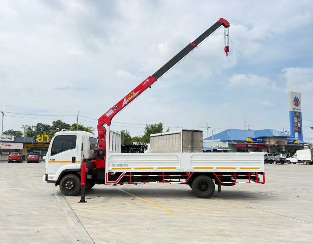 6ล้อติดเครน ISUZU FRR 210 เครน UNIC AK 373  ขนาด 3 ตัน